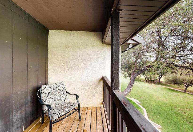 דירת שני חדרים, Condo On The Green