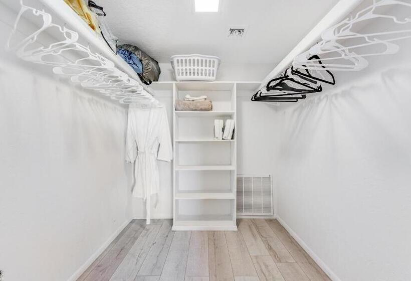 Apartamento 2 Dormitórios, Villa West