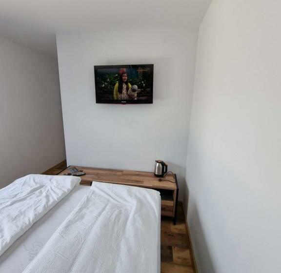 ویلای یک اتاق خوابه با استخر شنا, Apartments B&m