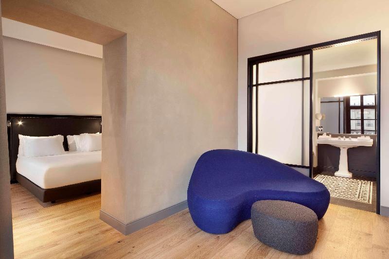 مجموعه ویستا شهر, NH Collection Torino Piazza Carlina