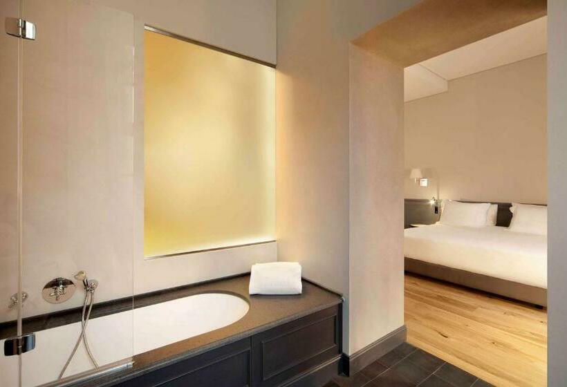 مجموعه ویستا شهر, NH Collection Torino Piazza Carlina