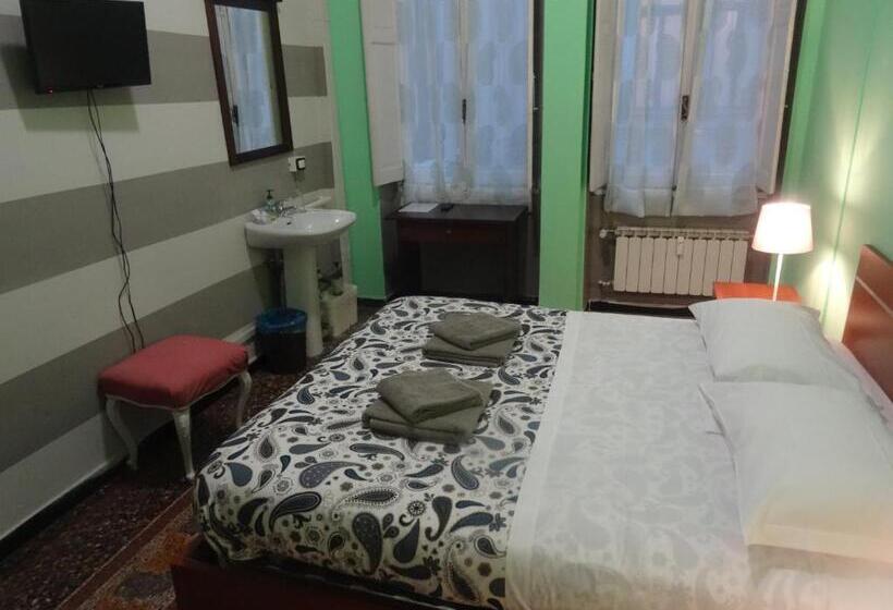اتاق استاندارد با سرویس بهداشتی مشترک, Albergo Locanda Alambra