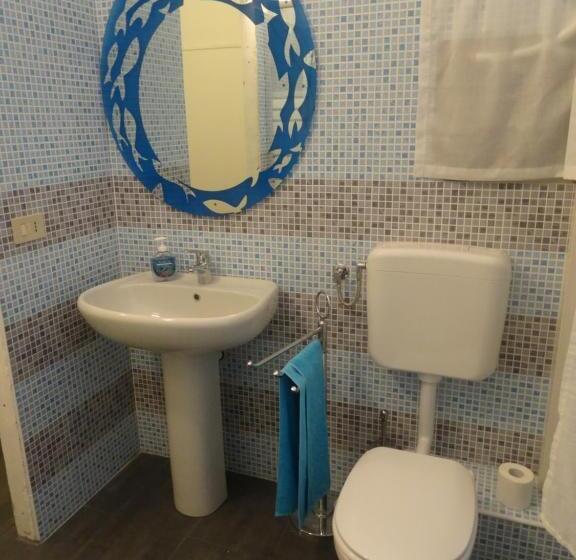 اتاق استاندارد با سرویس بهداشتی مشترک, Albergo Locanda Alambra