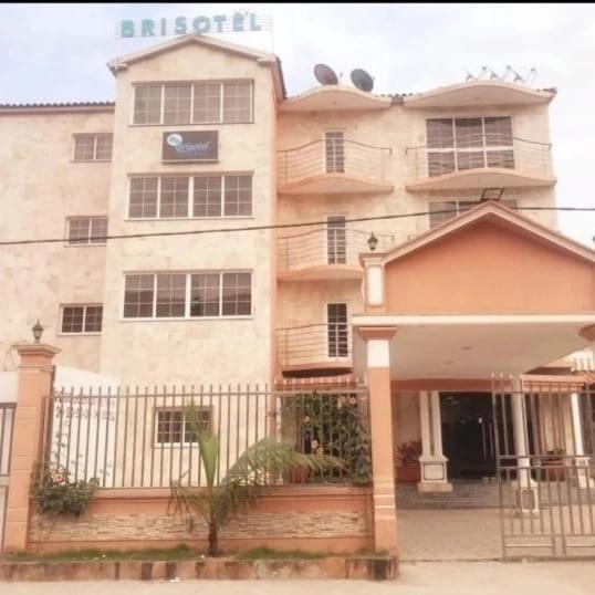 اتاق لوکس با بالکن و چشم‌انداز دریا, Brisotel   Beira Mar
