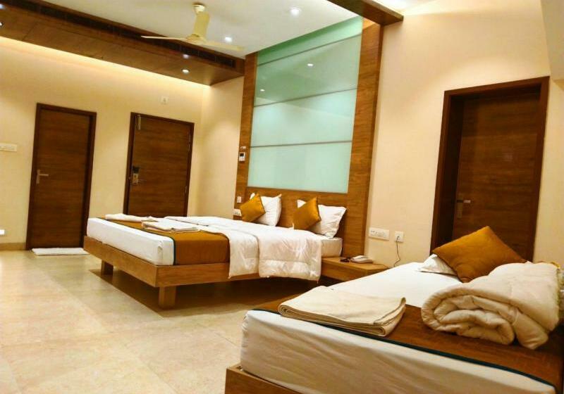 高级三人间, The Paradise Hotel   Luxury Stay