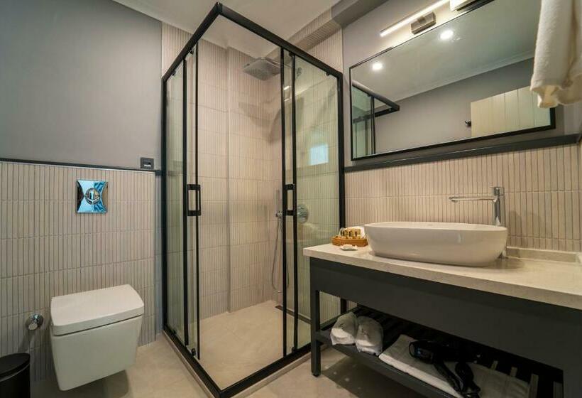 سوئیت با تخت بزرگ, Ansira Fethiye