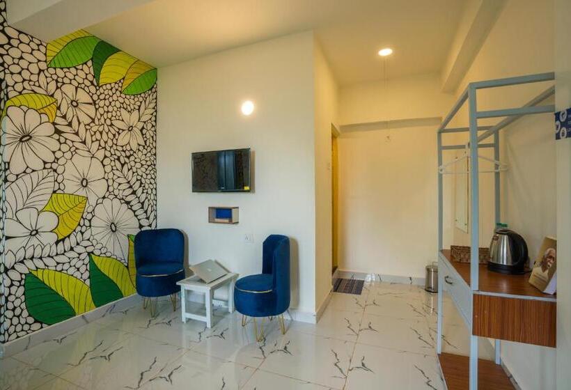 اتاق لوکس با بالکن, Shalom Backpackers Anjuna Goa