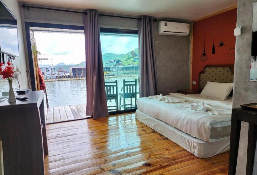 Suite with lake view, บ้านไร่ วรรณ วาลย์ รีสอร์ท