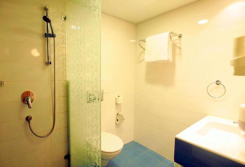 Номер Стандарт Трехместный, Grand Park Hotel Jerusalem