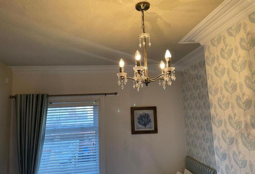 Quarto Familiar Superior, North Crest