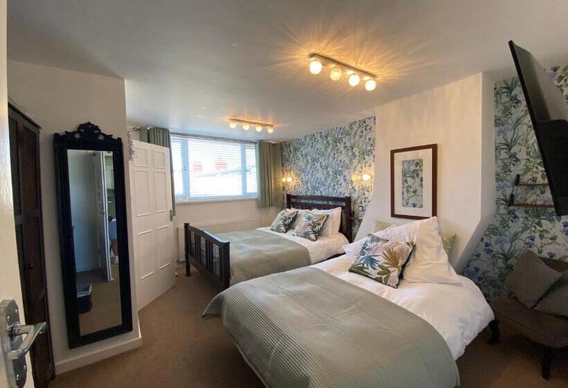 Quarto Familiar, North Crest