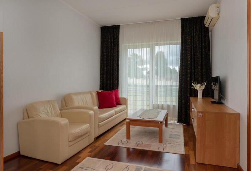 سوئیت با بالکن, Raadimõisa Hotell