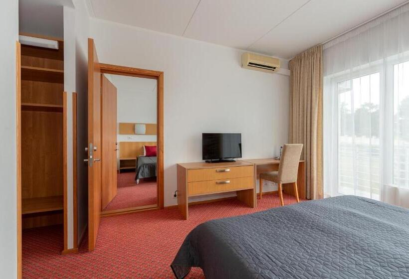 اتاق خانوادگی, Raadimõisa Hotell