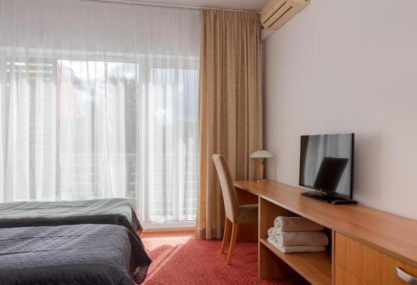 اتاق استاندارد با بالکن, Raadimõisa Hotell