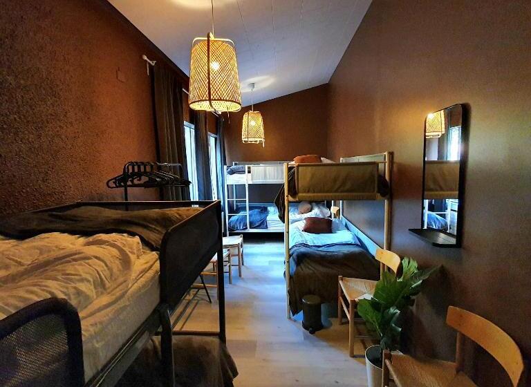 اتاق خانوادگی, The Bank Sleeping Guesthouse