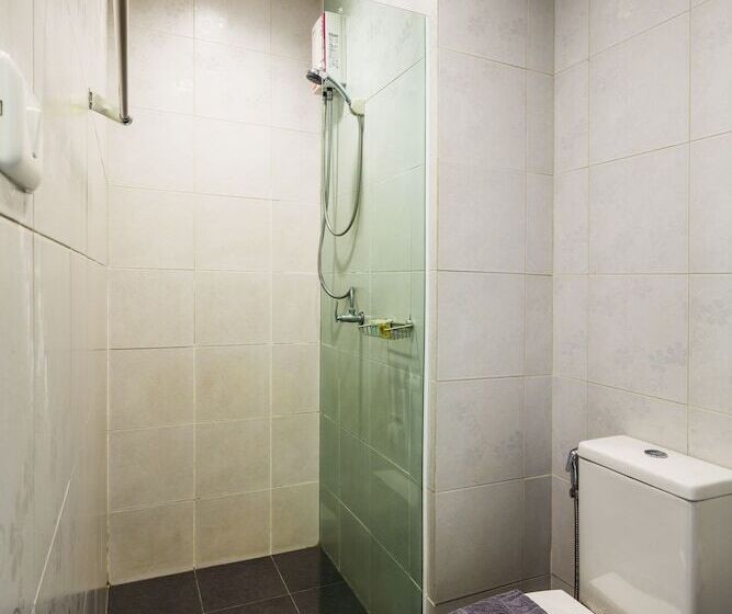 Quarto Estandar, At Hua Lamphong