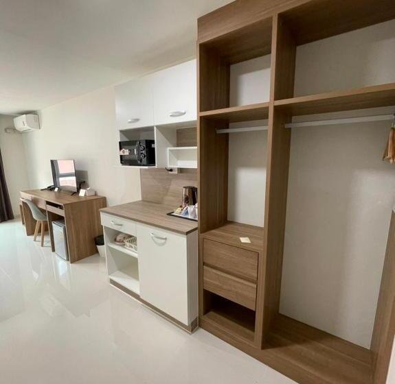 اتاق سوپریور, Christella Hotel Laemchabang