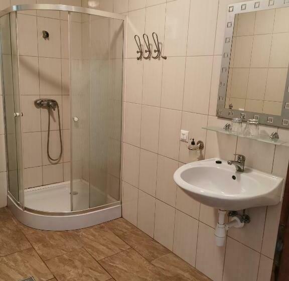 Номер Стандарт, Merlot Borhotel és Látványpince