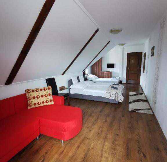 Семейный Номер, Merlot Borhotel és Látványpince