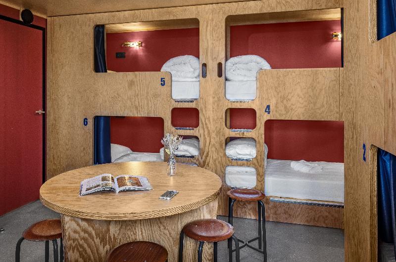 تختخواب در اتاق مشترک, Eklo Paris Roissy Cdg Airport