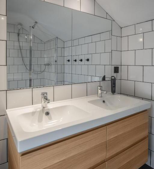 تختخواب در اتاق مشترک, Eklo Paris Roissy Cdg Airport