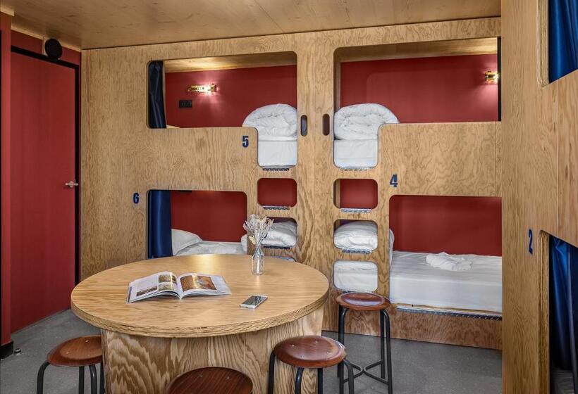 تختخواب در اتاق مشترک, Eklo Paris Roissy Cdg Airport