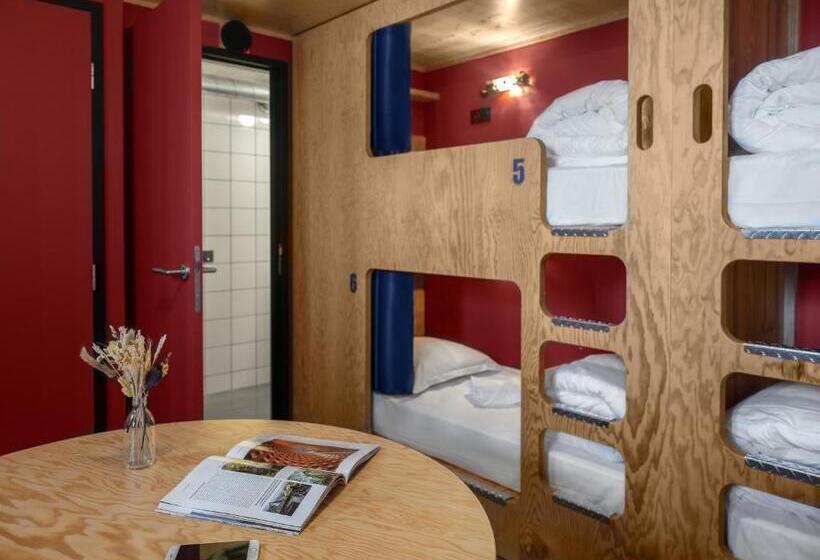 تختخواب در اتاق مشترک, Eklo Paris Roissy Cdg Airport