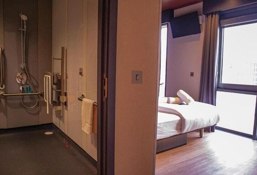 اتاق استاندارد برای معلولان, Easyhotel Dublin