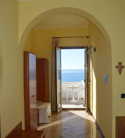 Номер Стандарт Вид на Море, Mare E Sole Villa Urso