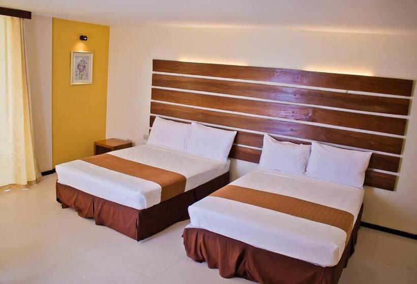 Четырехместный Номер Deluxe, Caluwayan Palm Island Resort & Restaurant