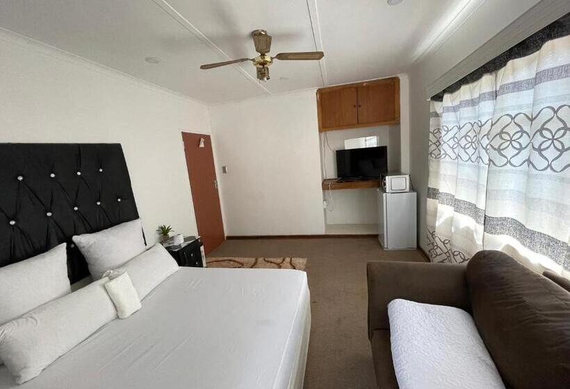 Номер Стандарт, Colins Accommodation   Dayrest From R120 Overnight From R300