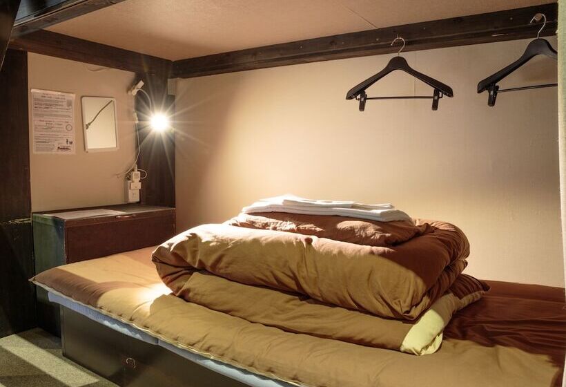 Кровать в Общей Комнате, Fukuoka Hana Hostel