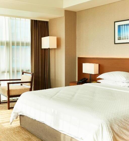 Номер Deluxe Кровать Кинг, Four Points By Sheraton Josun, Seoul Station