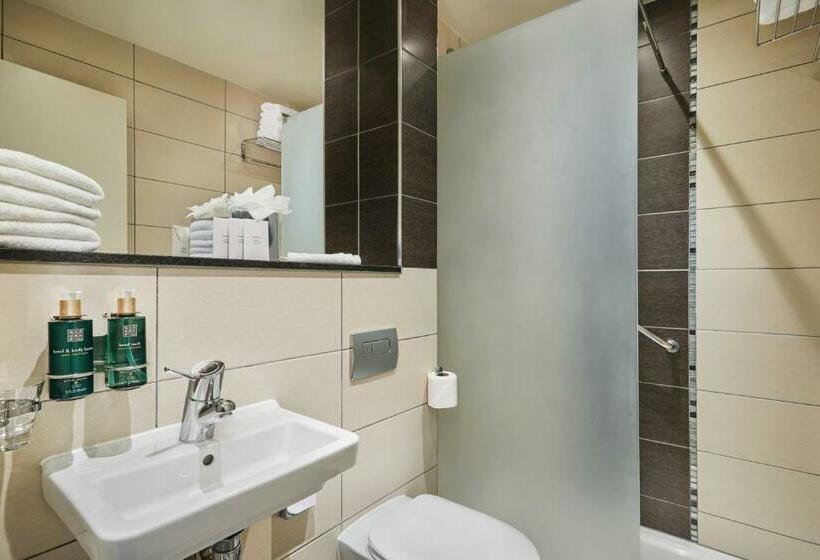اتاق استاندارد سه نفره, Temple Bar Inn
