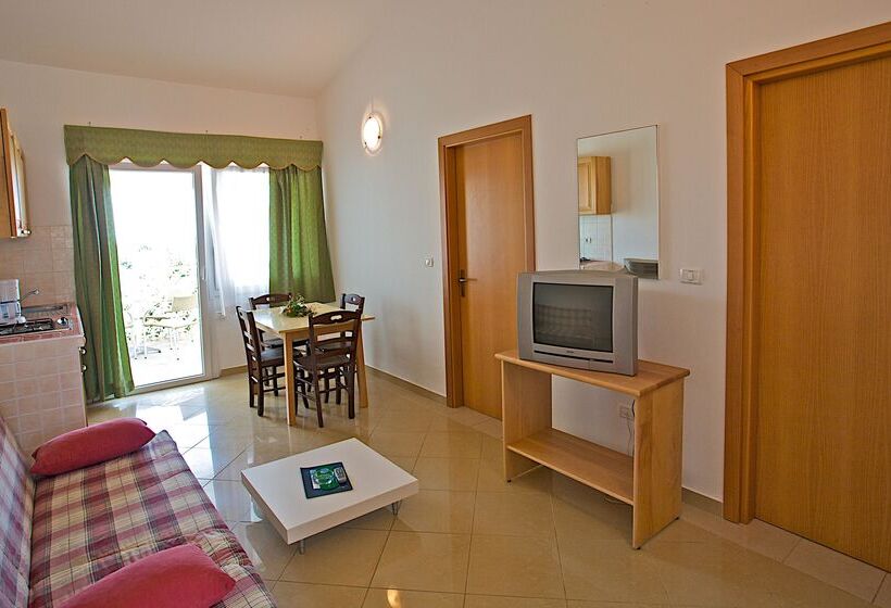 Апартаменты 2 Спальни, Kazela Apartments