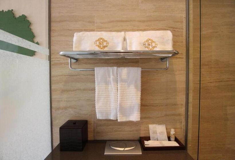 1 Bedroom Executive Apartment, St Residences Novena