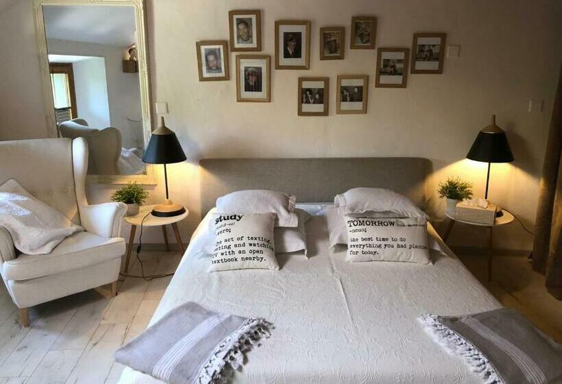 Номер Стандарт Вид на Сад, Lamaisonrouge Chambre D Hôtes