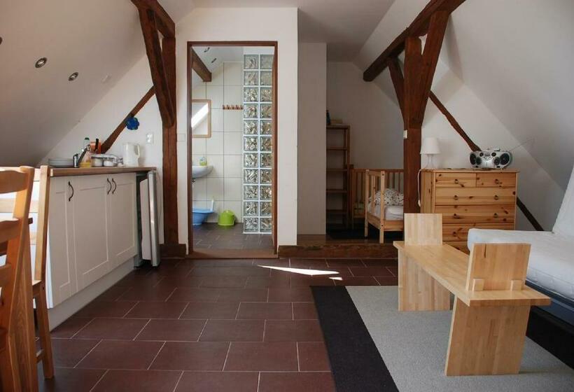 آپارتمان خانوادگی, Biofarma Dolejší Mlýn