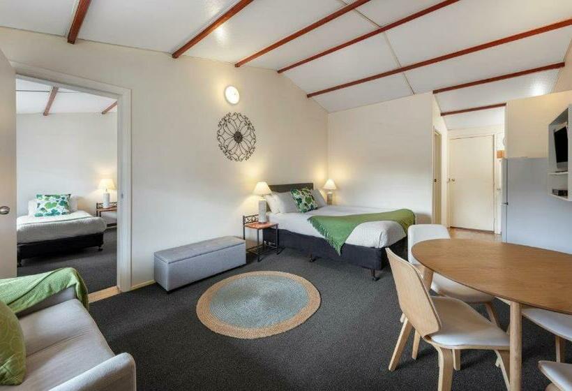 Студия Стандарт, Dartmouth Motor Inn
