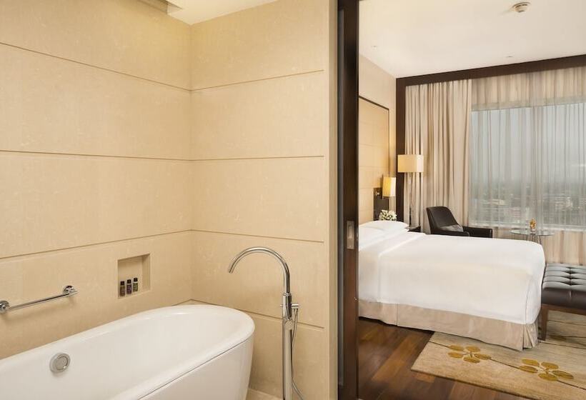 스탠다드 룸 풀장 전망, Kochi Marriott