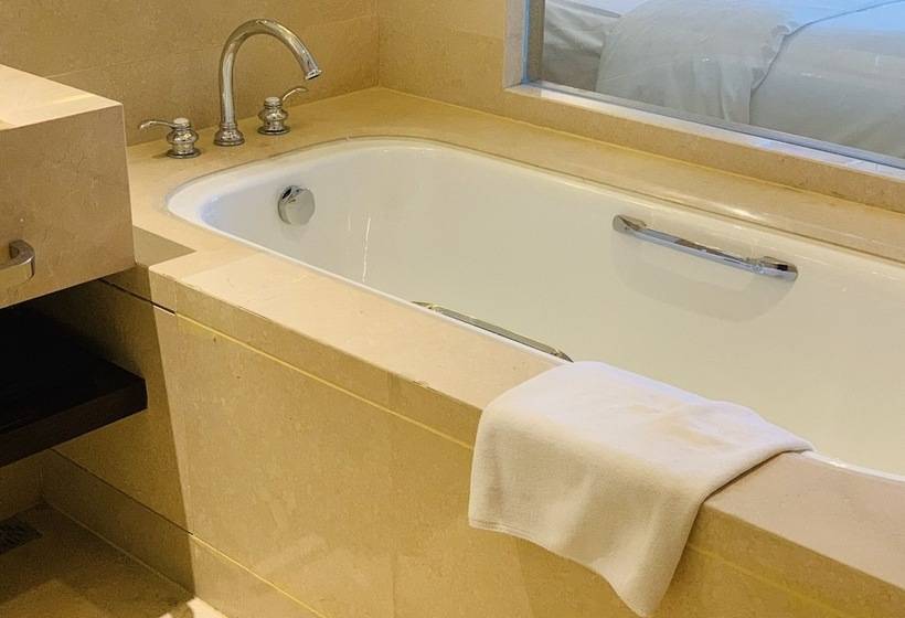 Номер Deluxe Вид на Парк, Sheraton Qinhuangdao Beidaihe