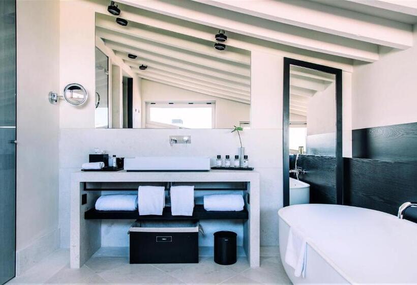 Студия Стандарт, Sant Francesc Hotel Singular