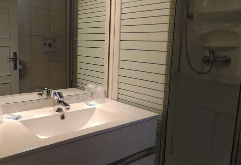 Номер Стандарт Трехместный, Hôtel Le Hussard