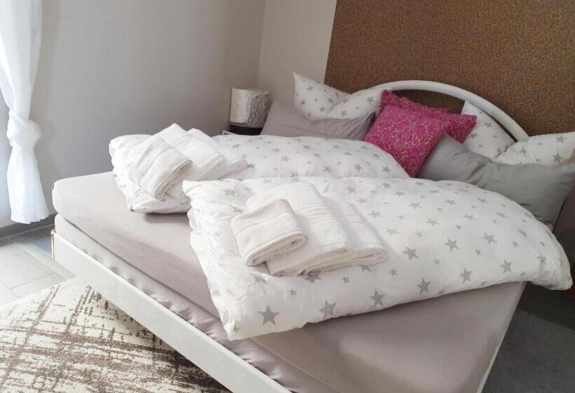 Номер Стандарт, Fremdenzimmer   Petit Quartier