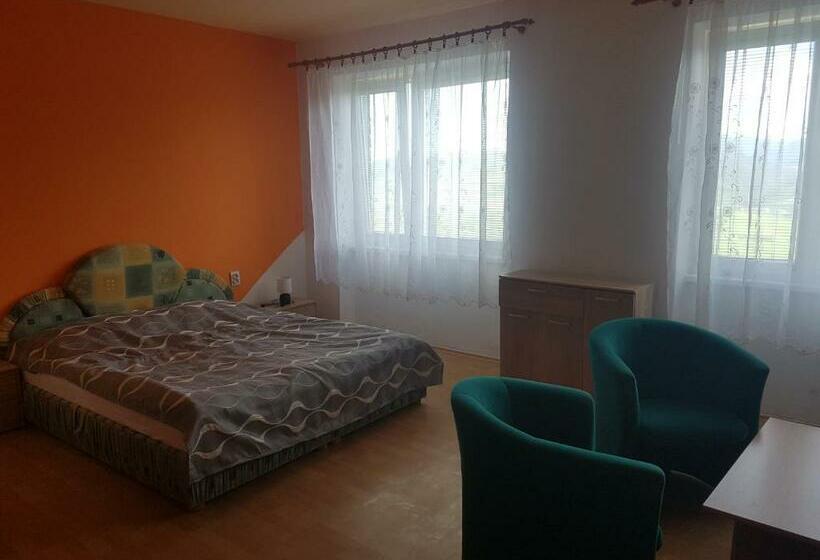 家庭工作室, Horský Hotel Vršky