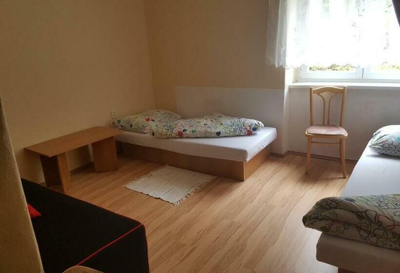 标准三人间, Horský Hotel Vršky