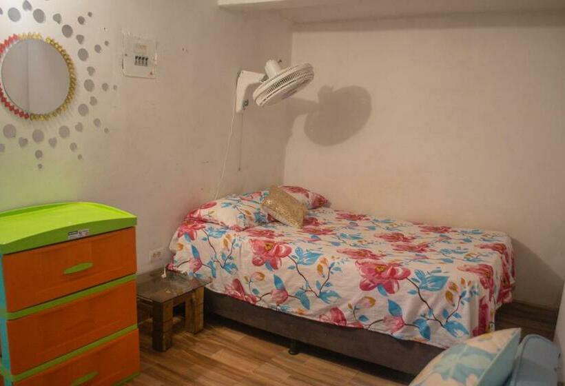 Quarto Estandar Banheiro Compartilhado, L  Europe