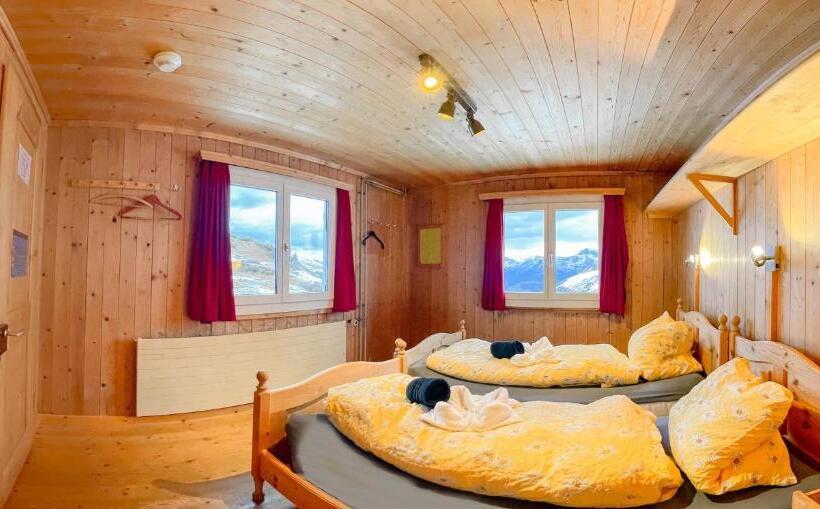 バス共有のスタンダードルーム, Heuberge