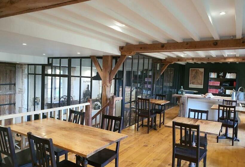 Номер Deluxe, Le Moulin De Salazar