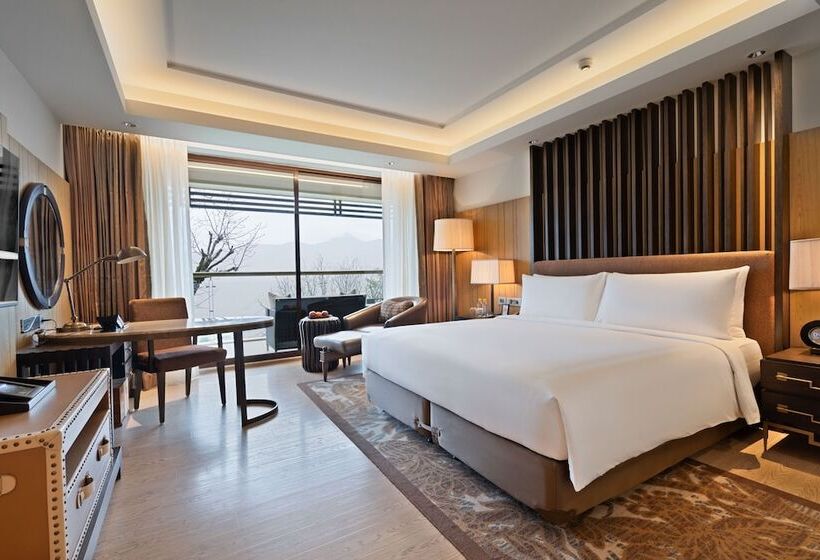 Номер Стандарт Двуспальная Кровать с Видом, Jw Marriott Mussoorie Walnut Grove Resort & Spa
